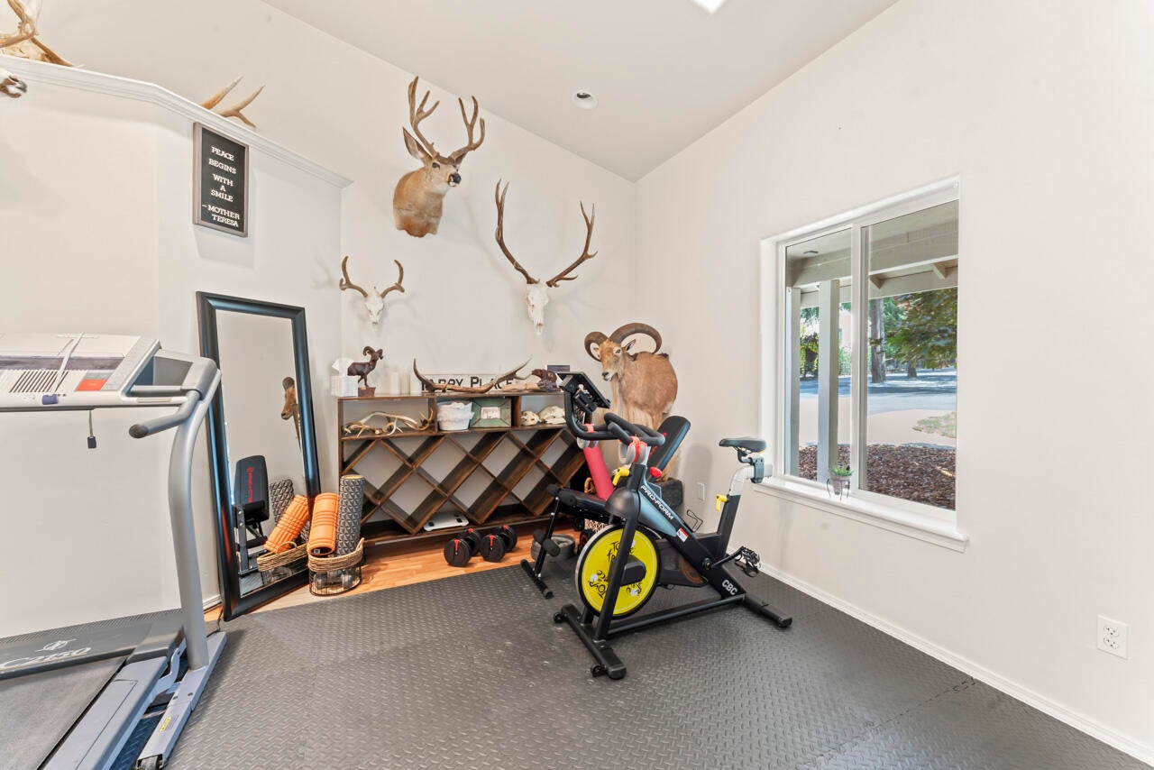 1040 Ferry Road Grants Pass, OR 97526 - Photo 36 of 67 Office/gym downstairs
