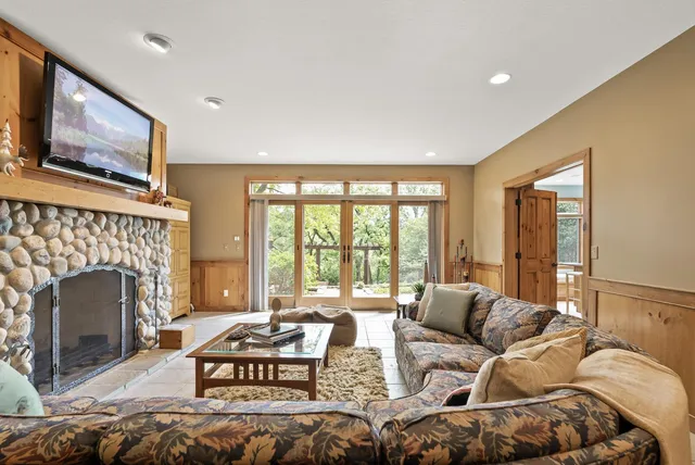 $1,799,000 | 1595 River Shore Drive, Hastings, MN 55033