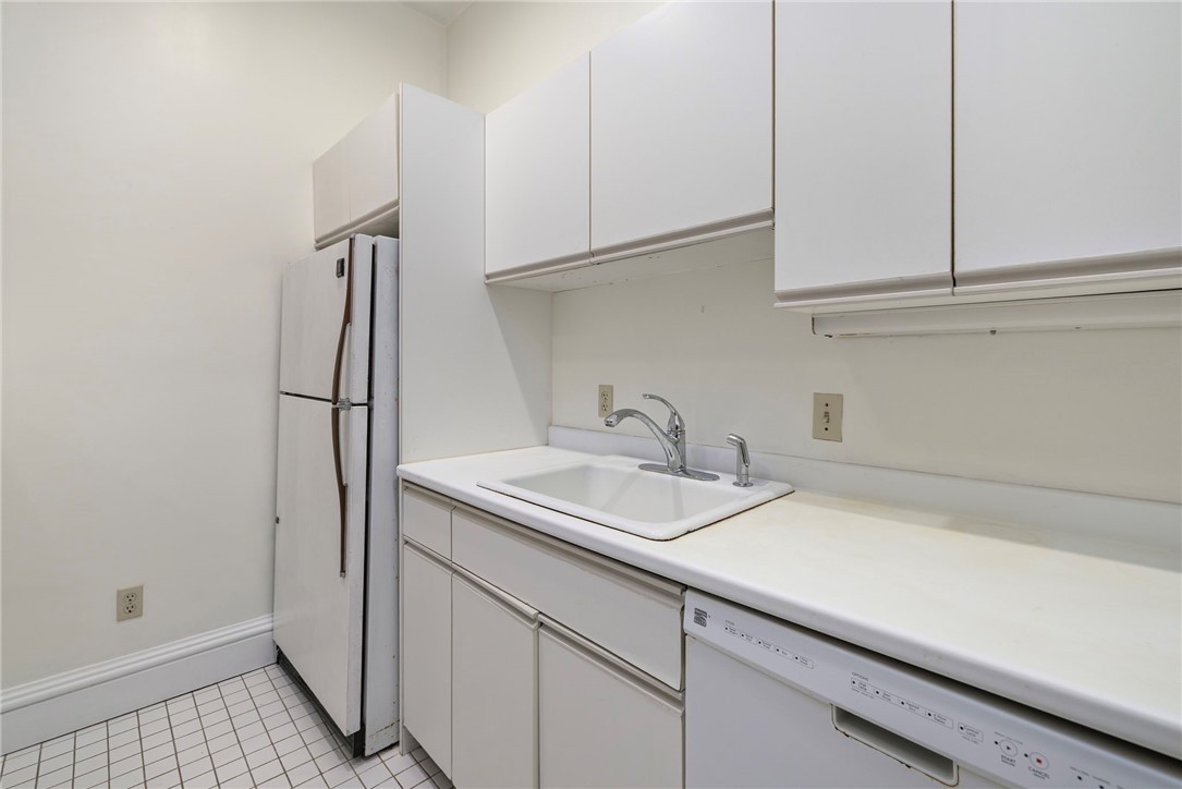 66 Webster Street, Unit 9 Newport, RI 02840 - Photo 14 of 36