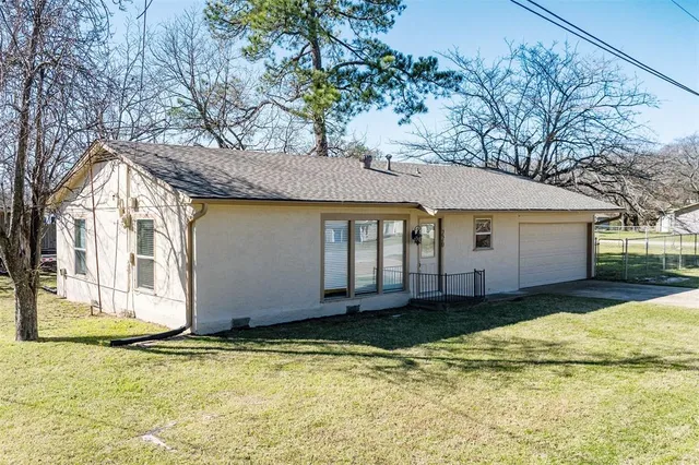 $175,000 | 220 Hillcrest Drive, Tool, TX 75143