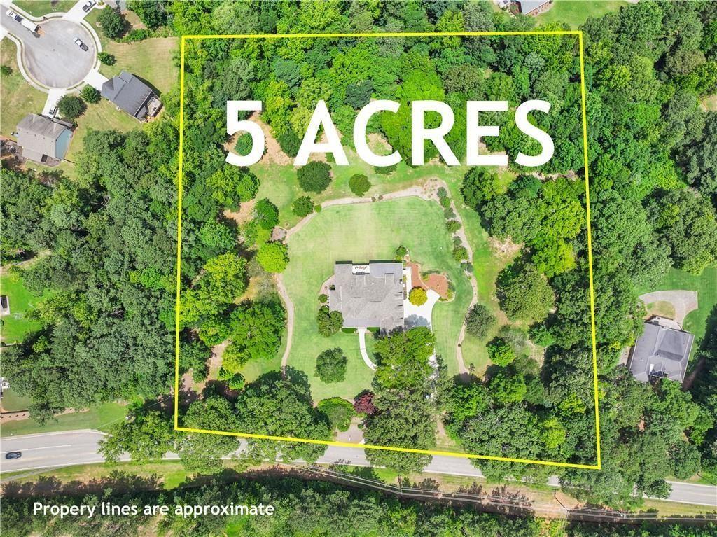 594 Peachtree Road Hoschton, GA 30548 - Photo 2 of 96 a sign that is sitting on a brick wall