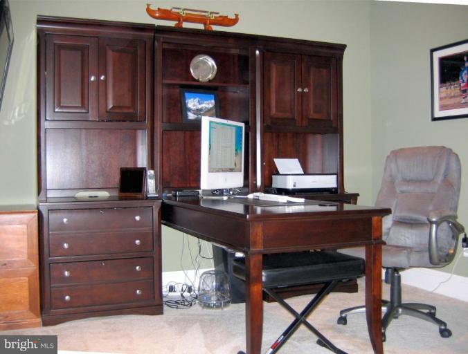 717 Carpenter Road Alexandria, VA 22314 - Photo 8 of 21 Den/Office