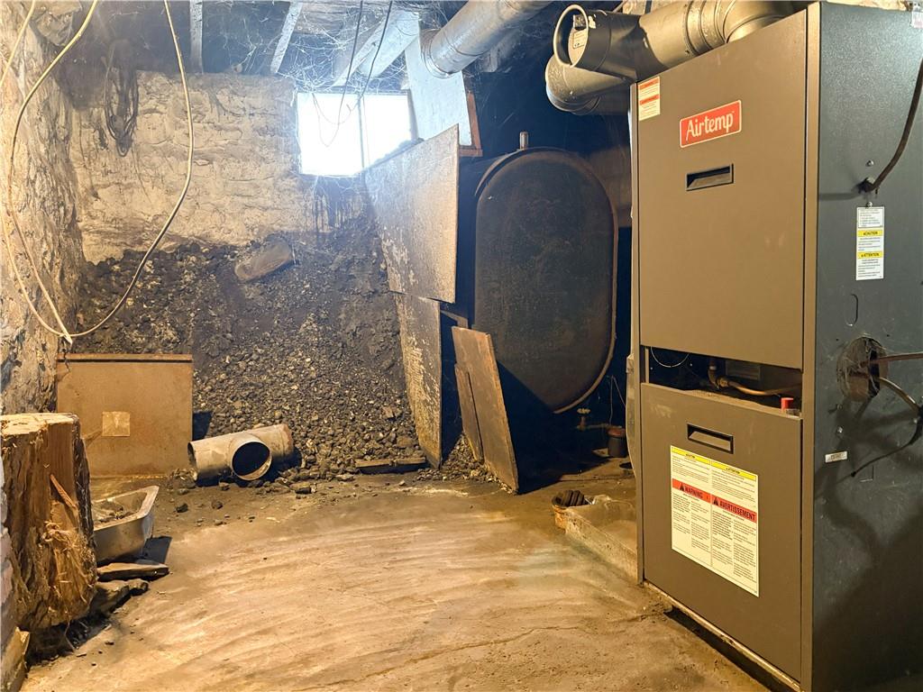 497 Three Mile Hill Mount Pleasant, PA 15666 - Photo 19 of 24 a view of an entryway