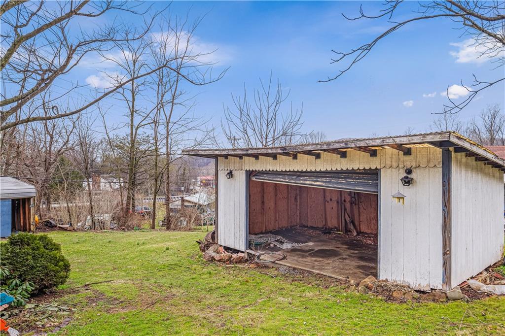 497 Three Mile Hill Mount Pleasant, PA 15666 - Photo 4 of 21