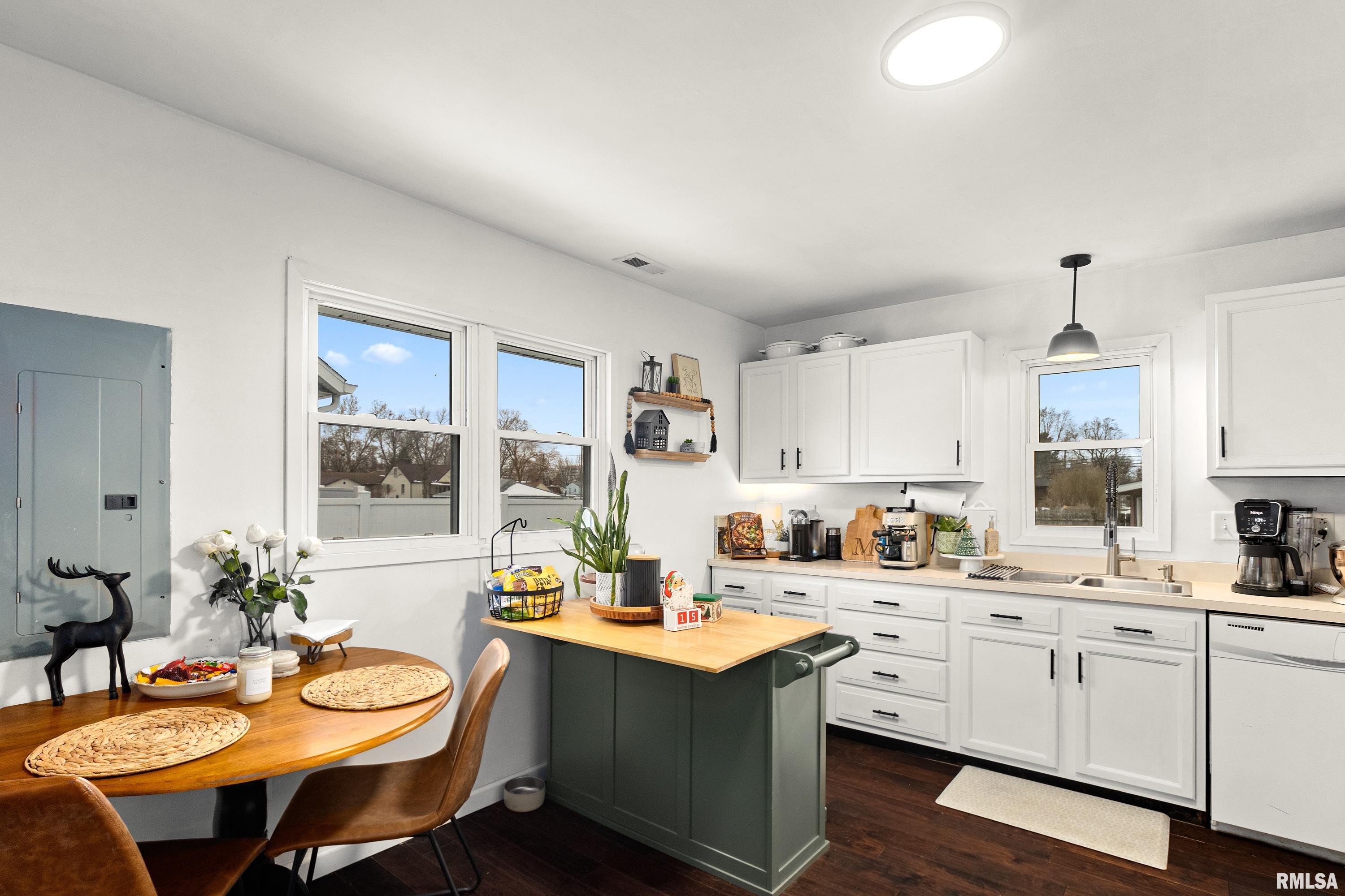 401 South Harris Street Tremont, IL 61568 - Photo 9 of 21