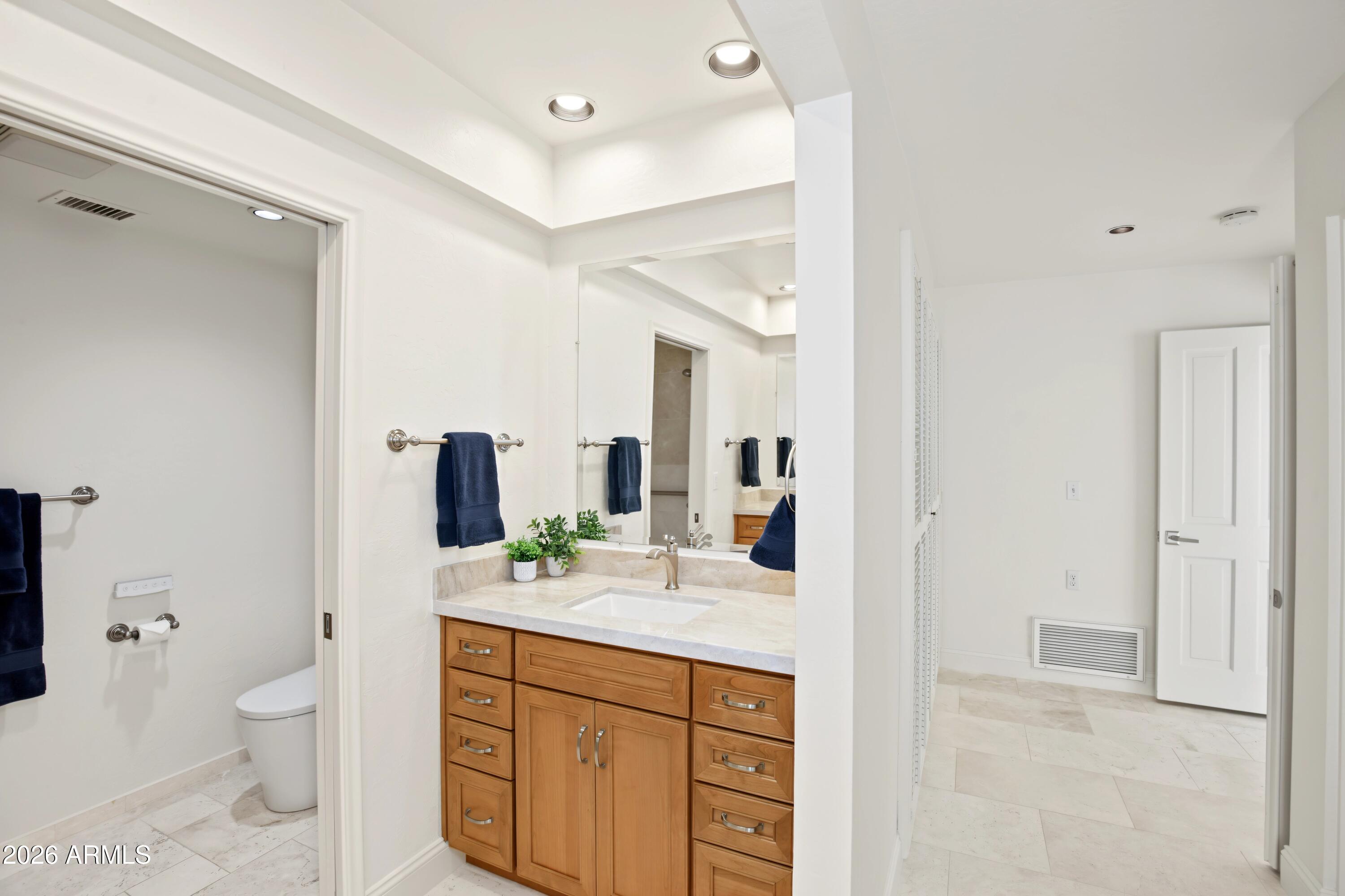 4438 East Camelback Road, Unit 149 Phoenix, AZ 85018 - Photo 32 of 65 Primary bathroom