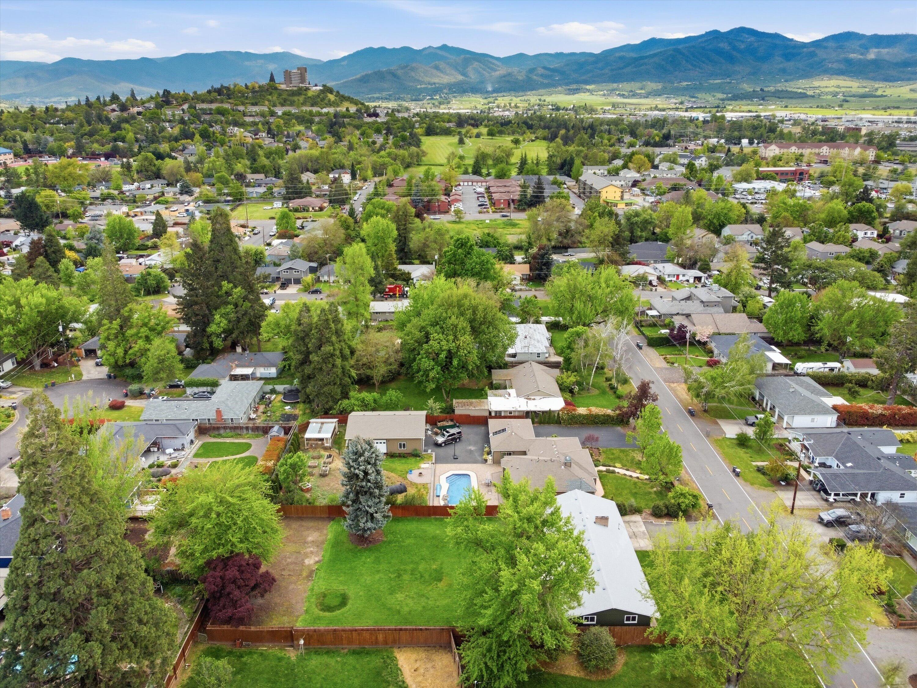 689 South Modoc Avenue Medford, OR 97504 - Photo 44 of 47 44-689 S Modoc Ave-44