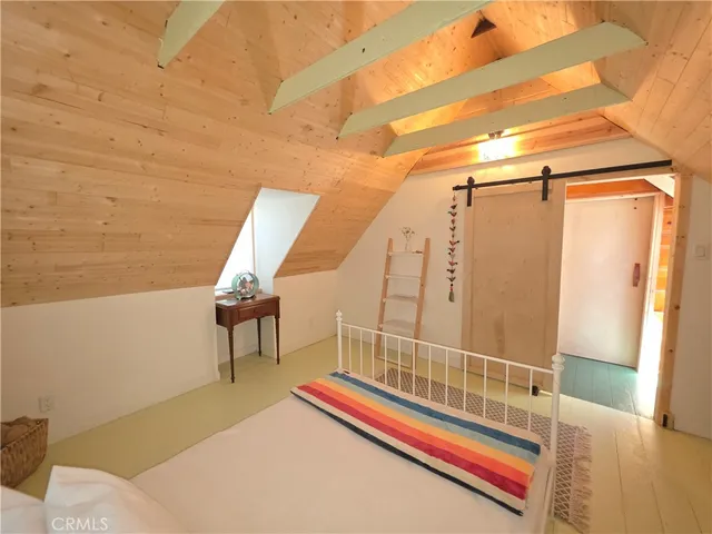 a view of entryway with a rug