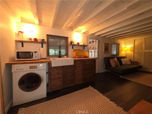 a en suite bathroom with a sink a washer and dryer