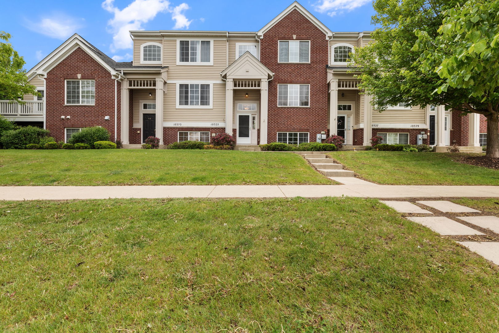 10325 Kerry Ridge Court Chicago Ridge, IL 60415 - Photo 1 of 19