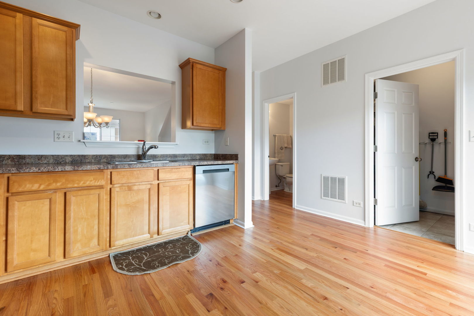 10325 Kerry Ridge Court Chicago Ridge, IL 60415 - Photo 4 of 19