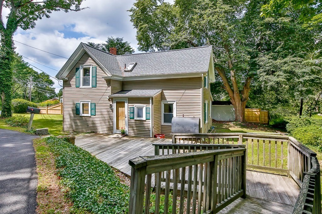 18 Englewood Road Gloucester, MA 01930 - Photo 3 of 21 Gallery Image 3