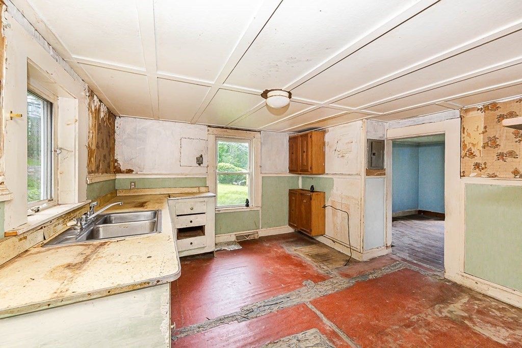 18 Englewood Road Gloucester, MA 01930 - Photo 7 of 21 Gallery Image 7