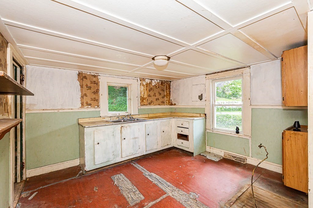 18 Englewood Road Gloucester, MA 01930 - Photo 8 of 21 Gallery Image 8