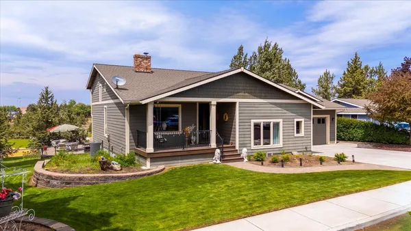 $749,500 | 1725 Southwest Parkway Drive, Redmond, OR 97756