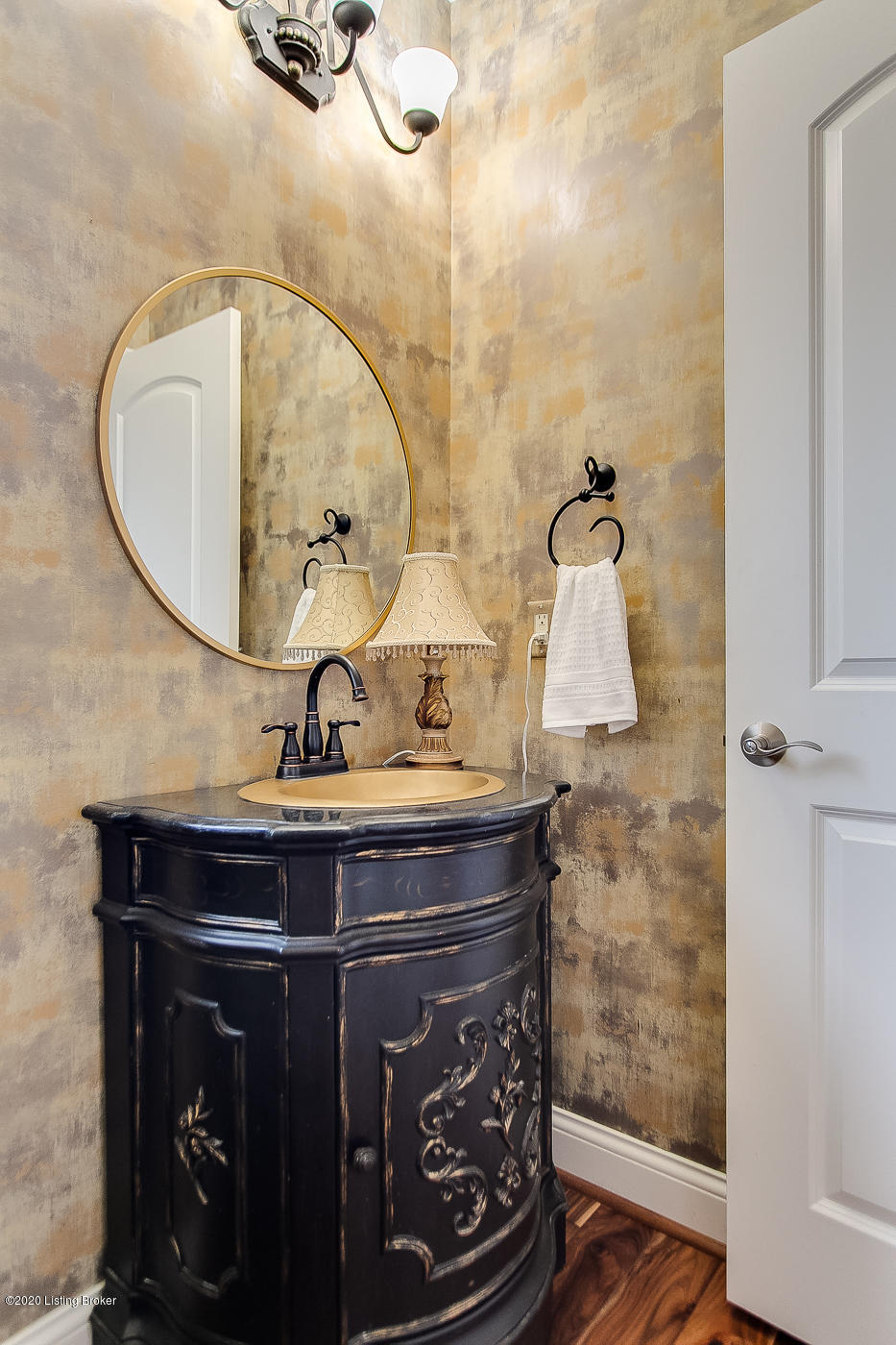 13327 Ridgemoor Drive Prospect, KY 40059 - Photo 18 of 44 Half Bathroom