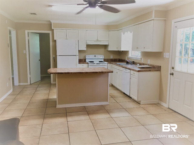 18832 Florida Street Robertsdale, AL 36567 - Photo 20 of 20 Kitchen / den area with open floor plan. All kitchen appliances convey.