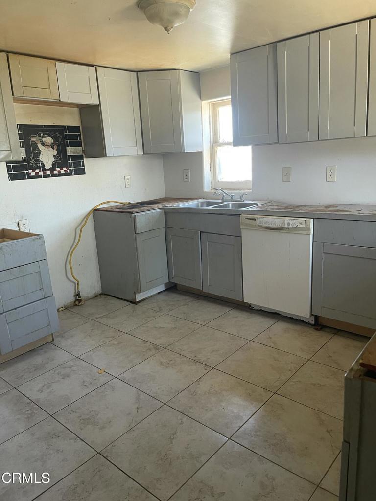 628 East 3rd Street Bakersfield, CA 93307 - Photo 11 of 35 IMG_9846