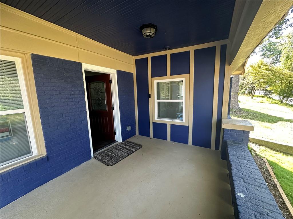 557 Chappell Road Northwest Atlanta, GA 30318 - Photo 2 of 19