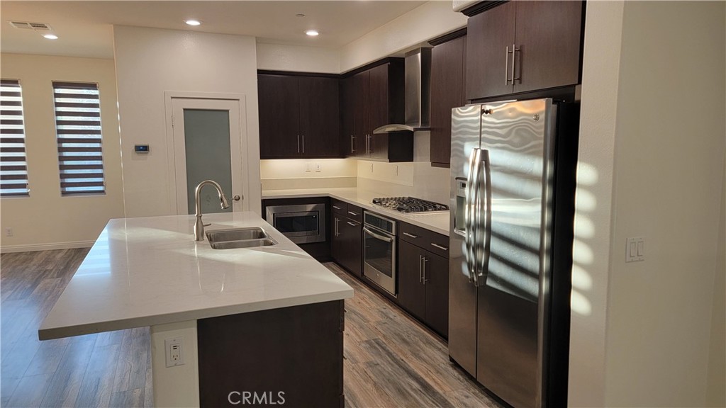 112 Acamar Irvine, CA 92618 - Photo 4 of 28