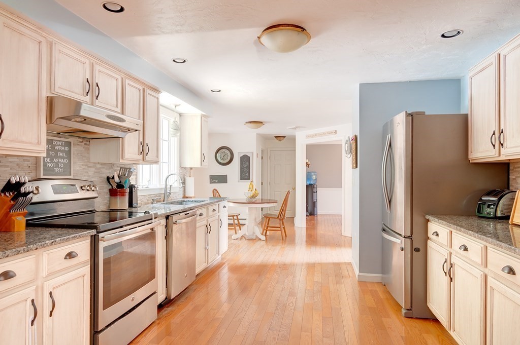 20 Country Road Uxbridge, MA 01569 - Photo 5 of 25 Gallery Image 5