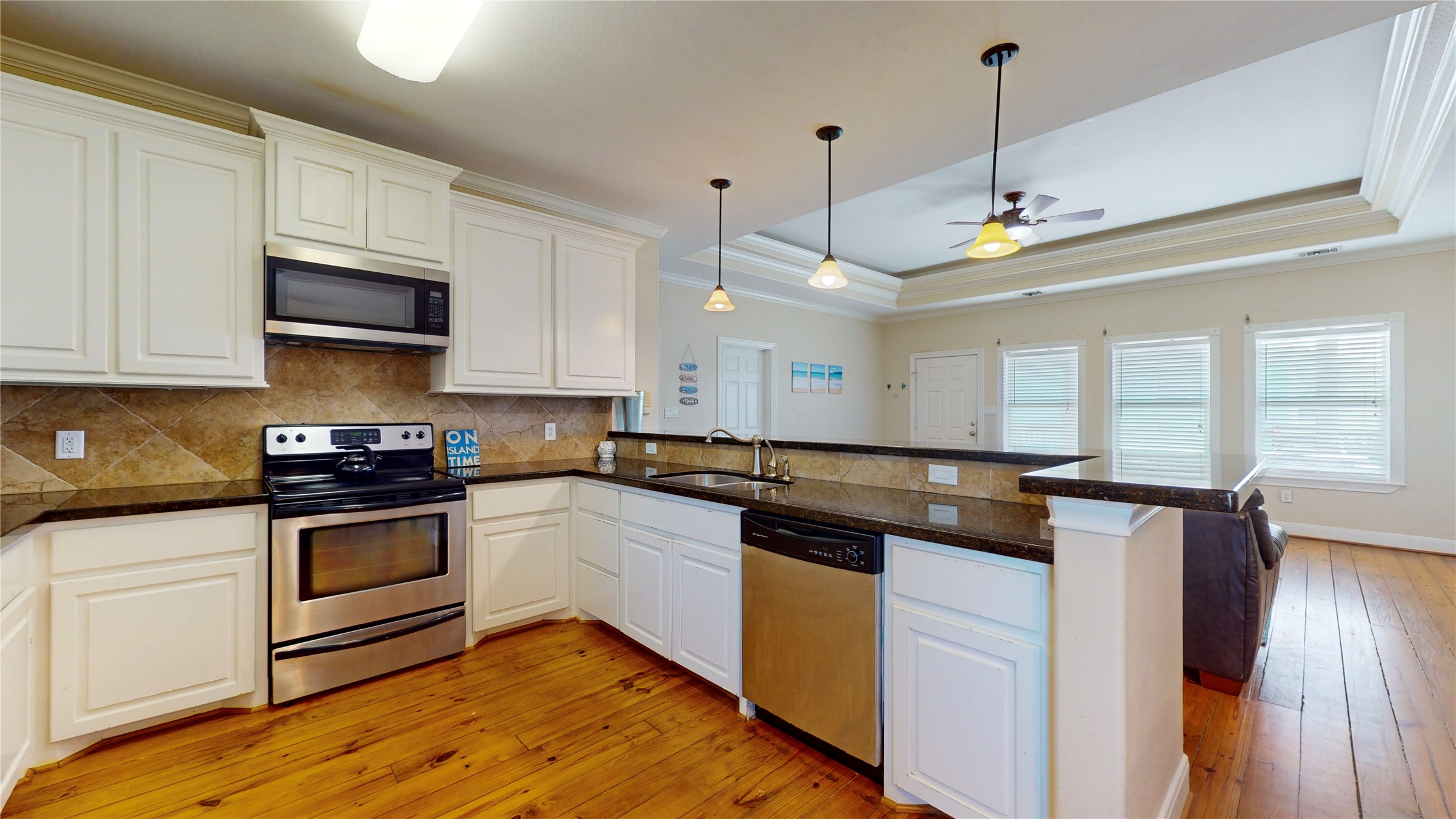 906 Helen Boulevard Crystal Beach, TX 77650 - Photo 12 of 35