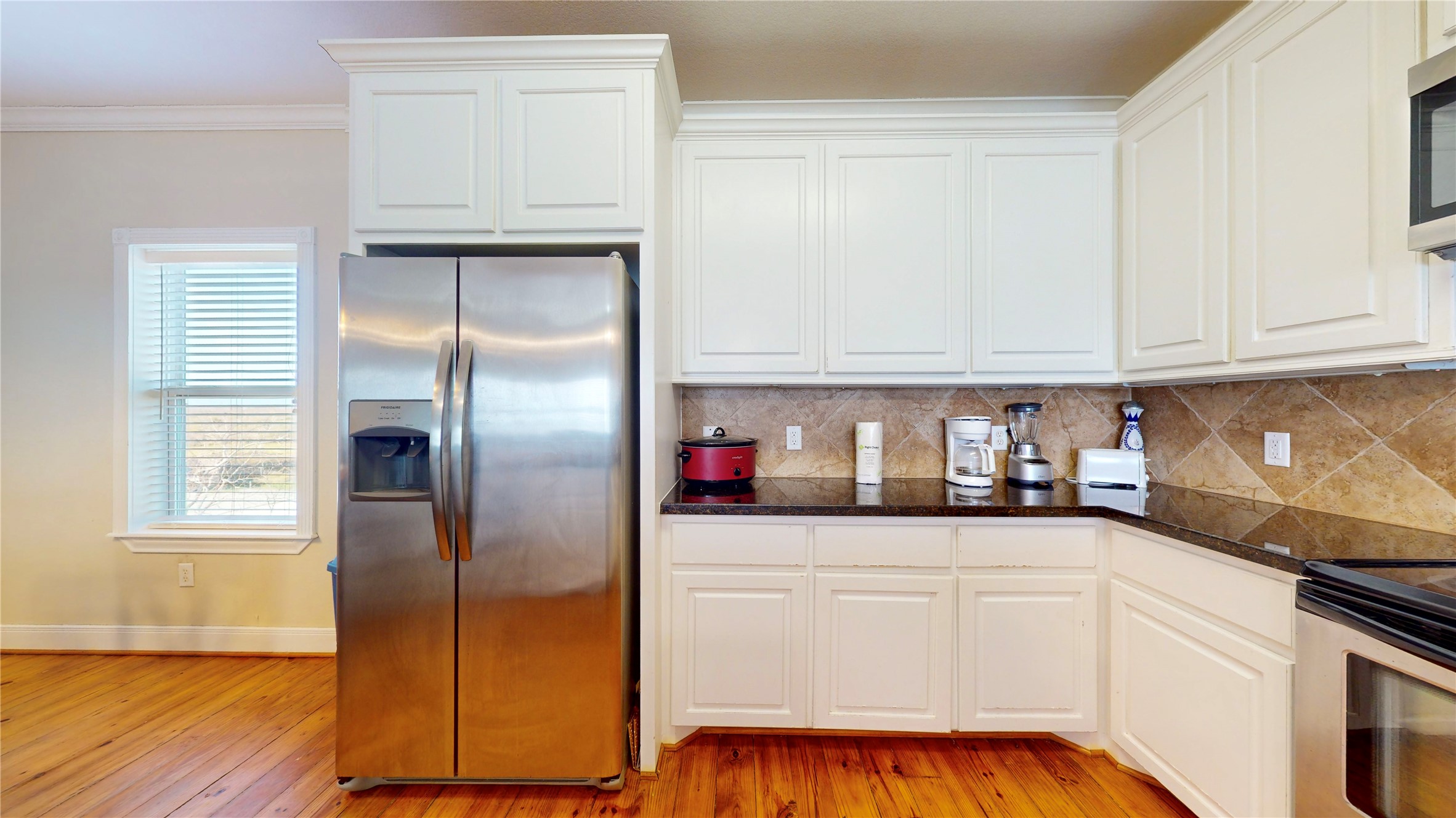 906 Helen Boulevard Crystal Beach, TX 77650 - Photo 13 of 35