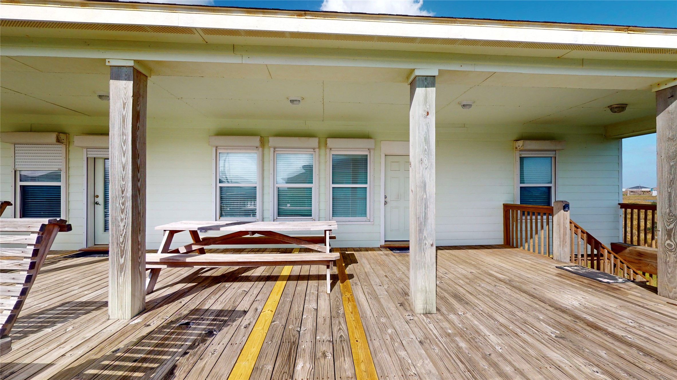 906 Helen Boulevard Crystal Beach, TX 77650 - Photo 4 of 35