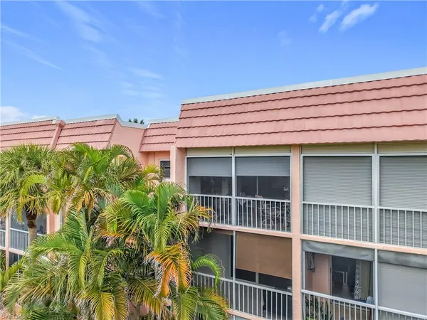 $1,295 | 150 Turtle Lake Court, Unit 309, Naples, FL 34105