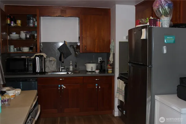 $549,950 | 10415 Wilkeson Street South, Tacoma, WA 98444