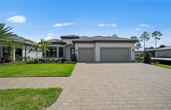 $899,900 | 2082 Don Benito Way, Naples, FL 34120