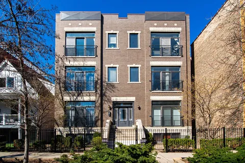 $565,000 | 2242 West Roscoe Street, Unit 3, Chicago, IL 60618