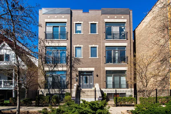 $565,000 | 2242 West Roscoe Street, Unit 3, Chicago, IL 60618