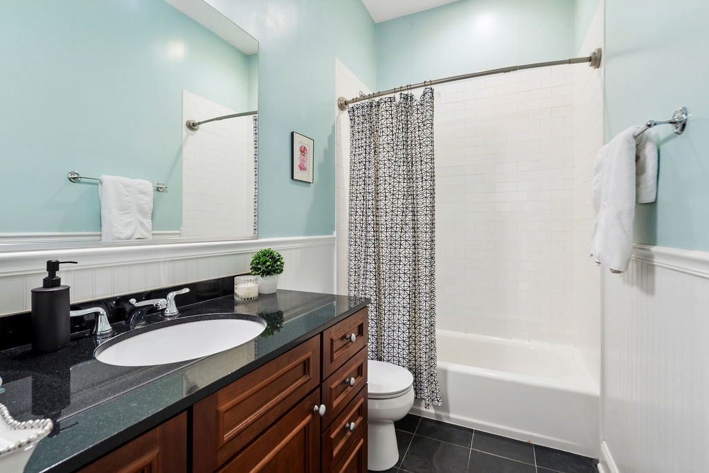 2242 West Roscoe Street, Unit 3 Chicago, IL 60618 - Photo 14 of 16