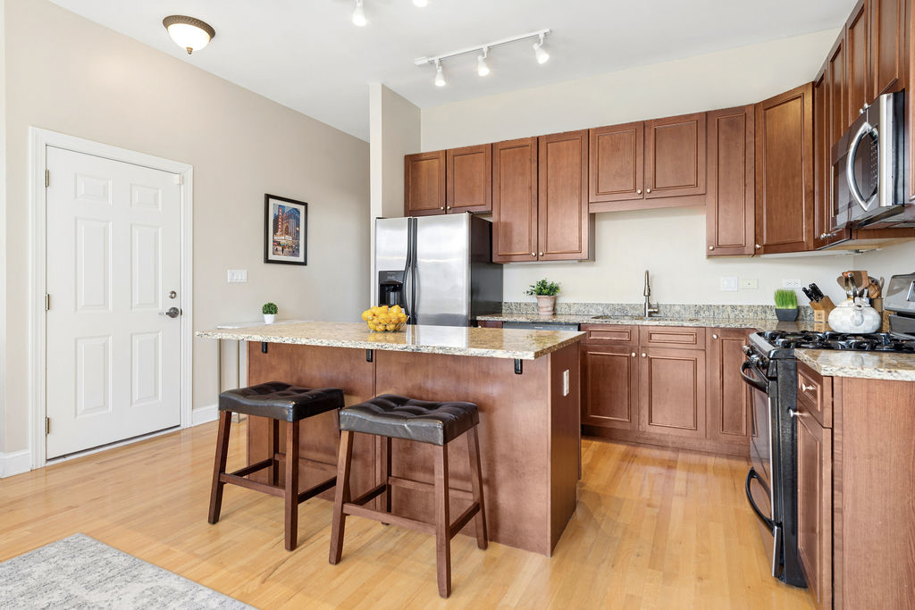 2242 West Roscoe Street, Unit 3 Chicago, IL 60618 - Photo 2 of 16