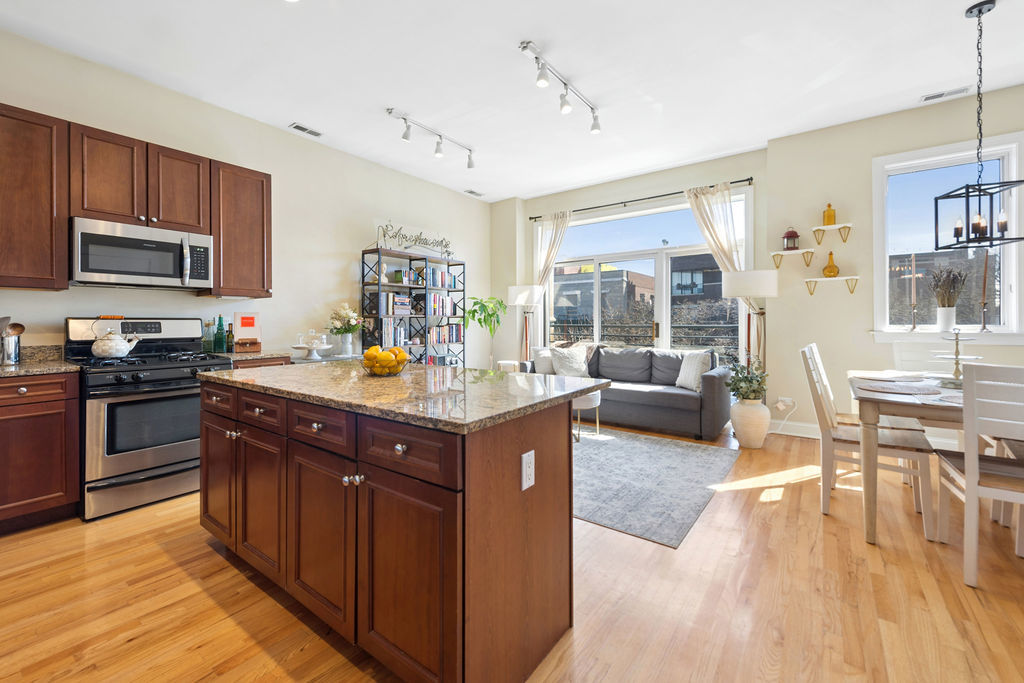 2242 West Roscoe Street, Unit 3 Chicago, IL 60618 - Photo 5 of 16