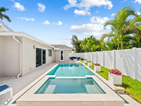 a view of an outdoor space