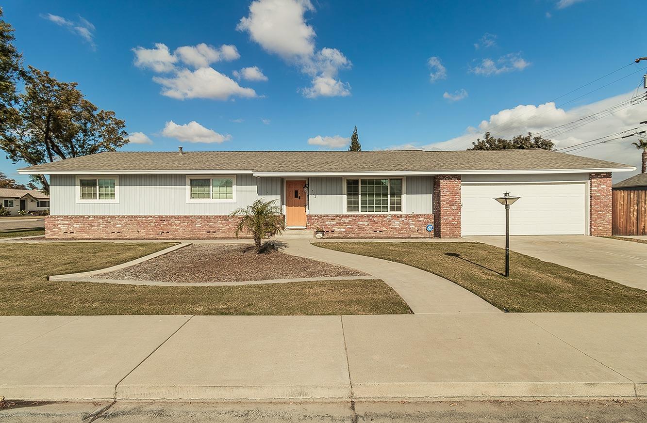 572 West Huntsman Avenue Reedley, CA 93654 - Photo 1 of 27 Gallery Image 1
