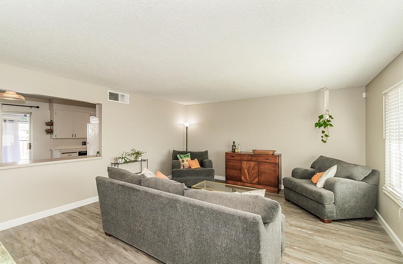 572 West Huntsman Avenue Reedley, CA 93654 - Photo 4 of 27 Gallery Image 4