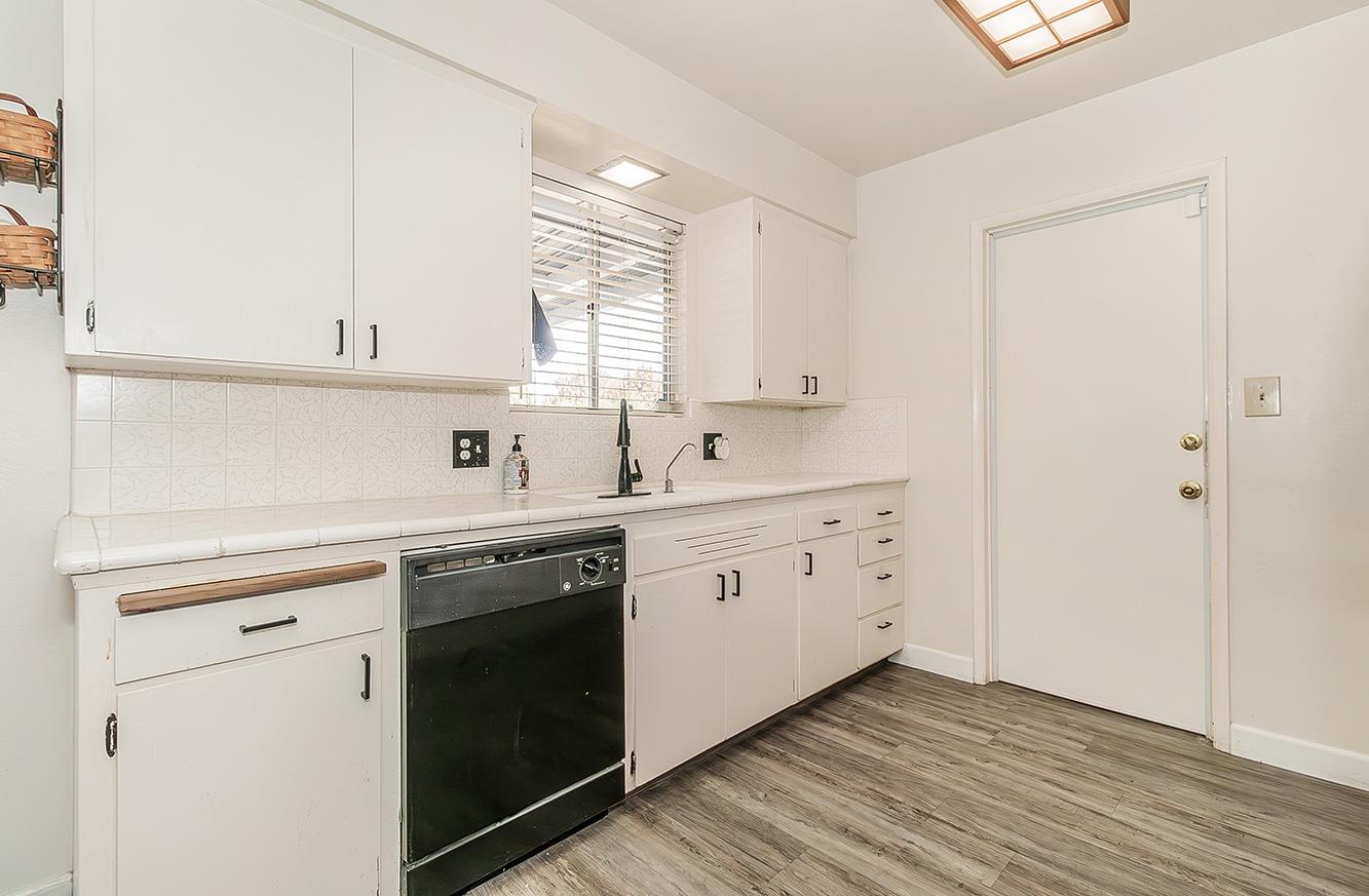 572 West Huntsman Avenue Reedley, CA 93654 - Photo 10 of 27 Gallery Image 10