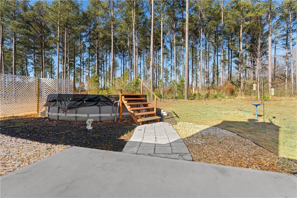 328 Walnut Drive Hartwell, GA 30643 - Photo 24 of 33 a backyard of a house with table and chairs