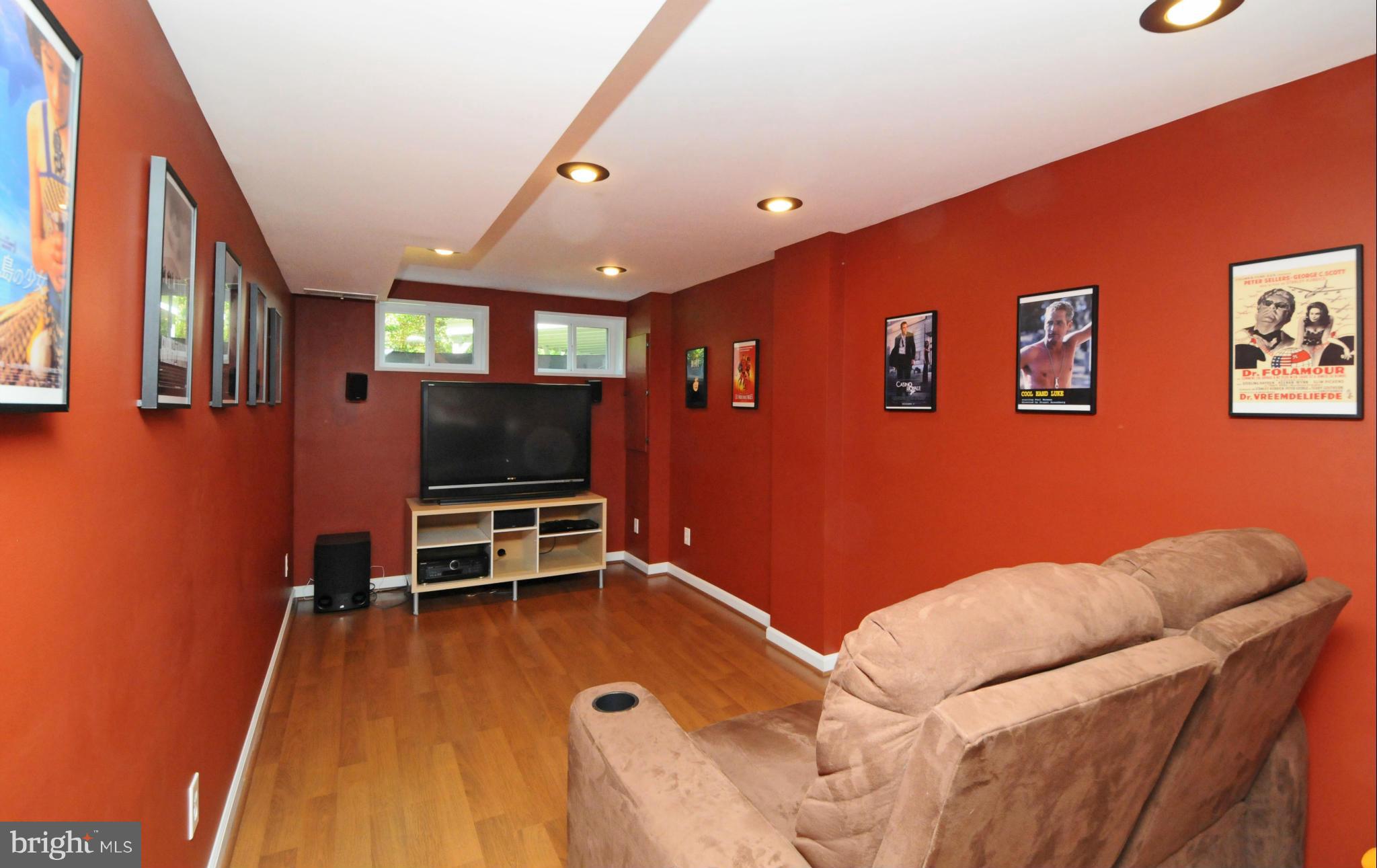 6313 Beryl Road Alexandria, VA 22312 - Photo 24 of 30 a workspace with furniture and window