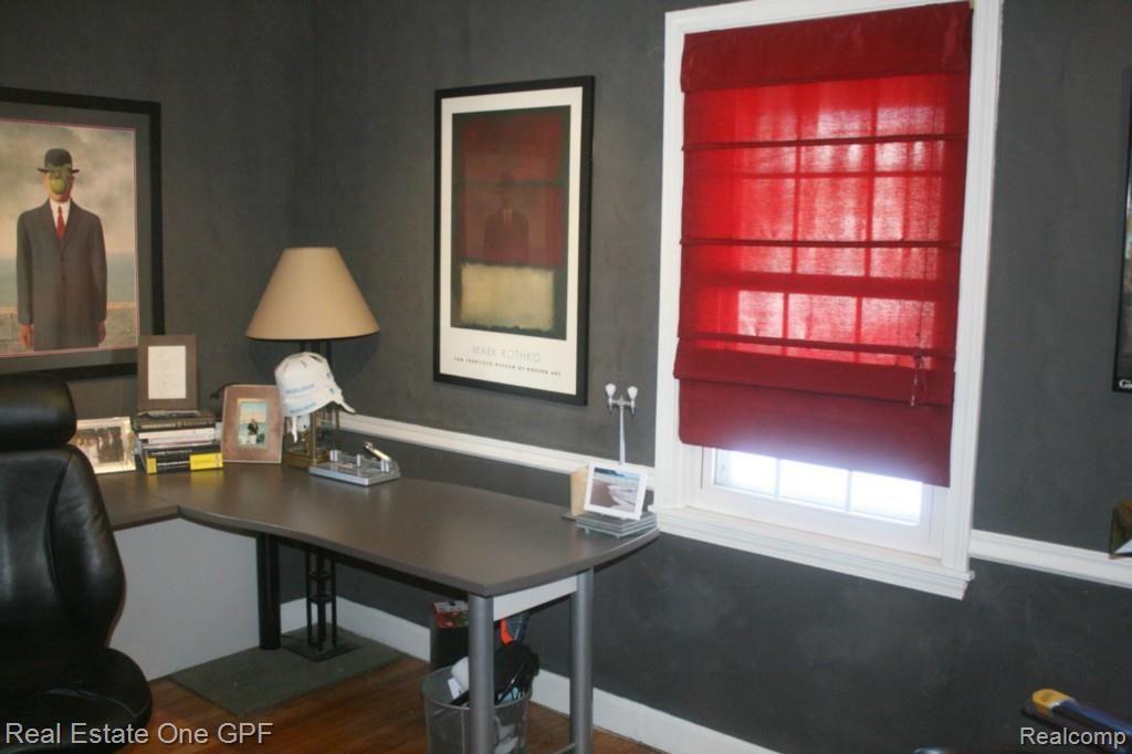 1443 Roslyn Road Grosse Pointe, MI 48236 - Photo 16 of 16 16IMG_8658.jpg