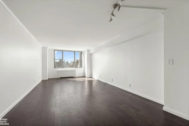 $670,000 | 444 East 86th Street, Unit 27E | Upper East Side