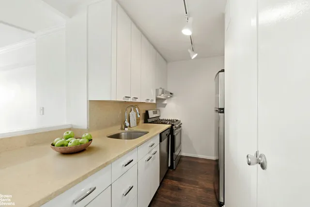 $670,000 | 444 East 86th Street, Unit 27E | Upper East Side