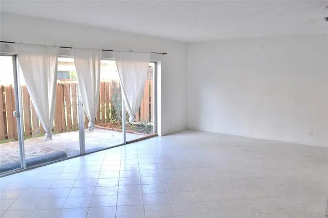 $260,000 | 8237 Northwest 8th Court, Unit 4, Plantation, FL 33324