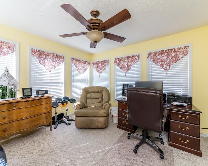 4212 Station Road Cunningham, TN 37052 - Photo 13 of 29 a livingroom with workspace and a window