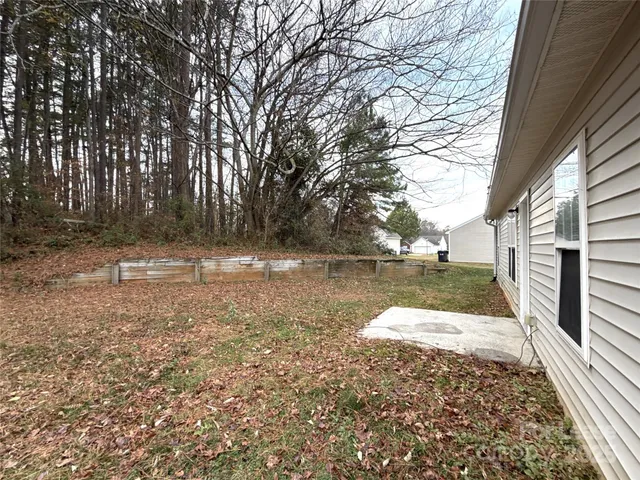 a view of backyard of house