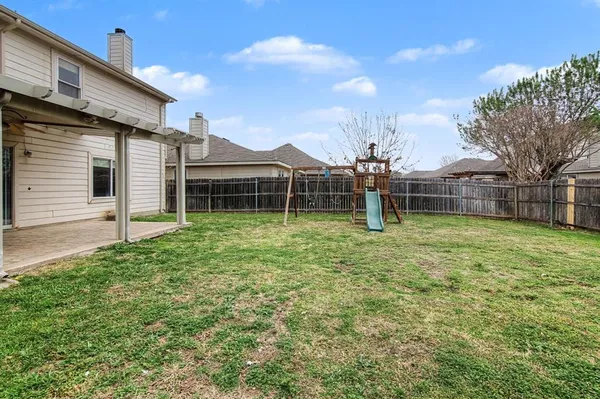 a view of a house with a backyard
