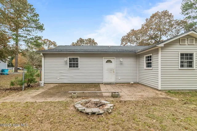 $240,000 | 204 Chappell Creek Court, Richlands, NC 28574